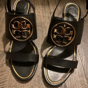 🖤Tory Burch Miller metal logo sandals wedges 🖤